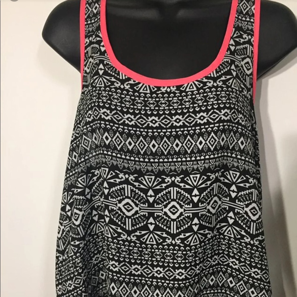 Justify sleeveless shirt